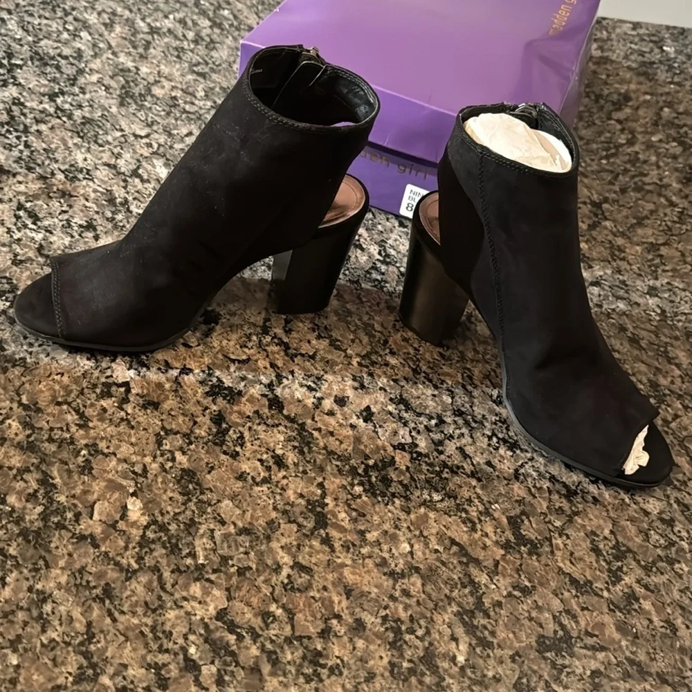 Madden girl black suede peep toe ankle boot NIB 8.5
